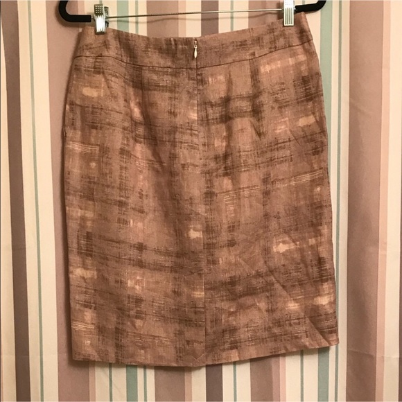 BUNDLE 2 ITEMS FOR $10 Loft Skirt size 8 - Picture 2 of 8